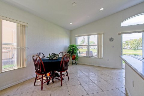 House in Homestead, Florida 3 bedrooms, 137.77 sq.m. № 1867932 - photo 7