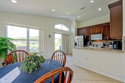 House in Homestead, Florida 3 bedrooms, 137.77 sq.m. № 1867932 - photo 8