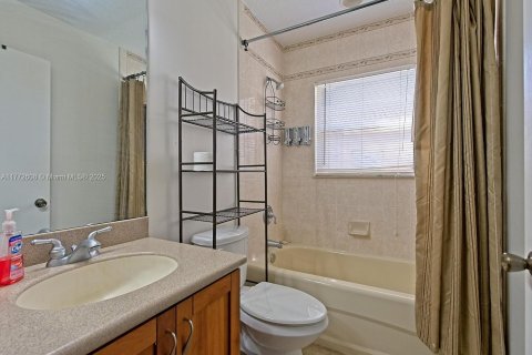House in Homestead, Florida 3 bedrooms, 137.77 sq.m. № 1867932 - photo 15