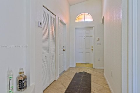 House in Homestead, Florida 3 bedrooms, 137.77 sq.m. № 1867932 - photo 2