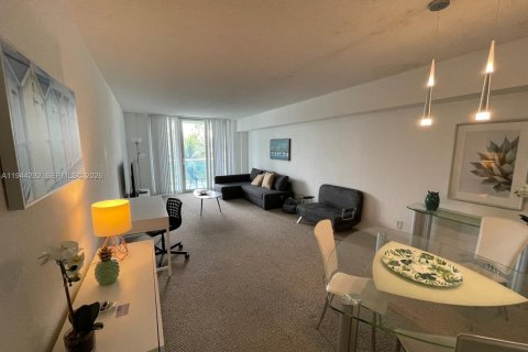Condominio en venta en Sunny Isles Beach, Florida, 1 dormitorio, 93.37 m2 № 2000720 - foto 2
