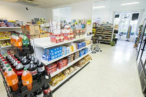 Condominio en venta en Sunny Isles Beach, Florida, 1 dormitorio, 93.37 m2 № 2000720 - foto 11