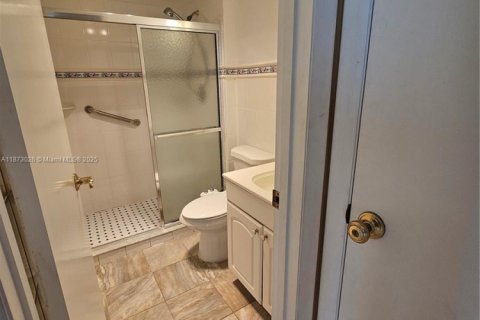 Condo in Aventura, Florida, 2 bedrooms № 1897929 - photo 27