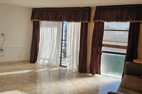 Condo in Aventura, Florida, 2 bedrooms № 1897929 - photo 30