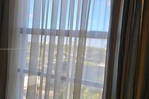 Condo in Aventura, Florida, 2 bedrooms № 1897929 - photo 23