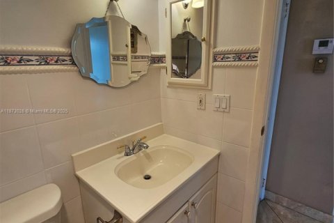 Condo in Aventura, Florida, 2 bedrooms № 1897929 - photo 26