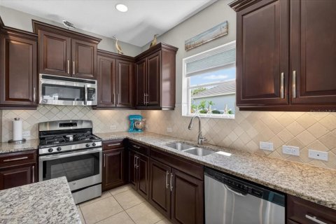 House in Venice, Florida 4 bedrooms, 204.57 sq.m. № 2151005 - photo 19