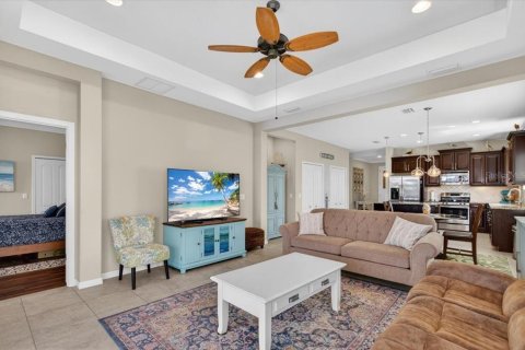 House in Venice, Florida 4 bedrooms, 204.57 sq.m. № 2151005 - photo 26