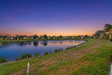 House in Venice, Florida 4 bedrooms, 204.57 sq.m. № 2151005 - photo 10