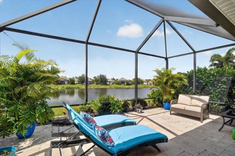 House in Venice, Florida 4 bedrooms, 204.57 sq.m. № 2151005 - photo 8