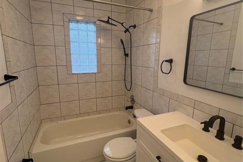 House in Largo, Florida 2 bedrooms, 76.09 sq.m. № 2196584 - photo 13