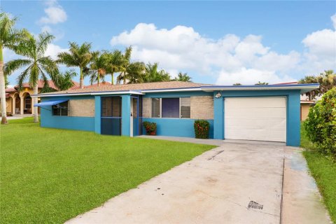 Villa ou maison à vendre à Fort Myers, Floride: 4 chambres, 184.32 m2 № 2350223 - photo 3