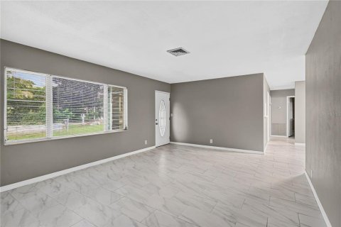 Villa ou maison à vendre à Fort Myers, Floride: 4 chambres, 184.32 m2 № 2350223 - photo 8