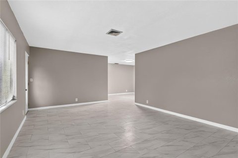 Villa ou maison à vendre à Fort Myers, Floride: 4 chambres, 184.32 m2 № 2350223 - photo 7