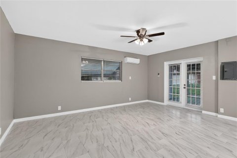 Villa ou maison à vendre à Fort Myers, Floride: 4 chambres, 184.32 m2 № 2350223 - photo 16