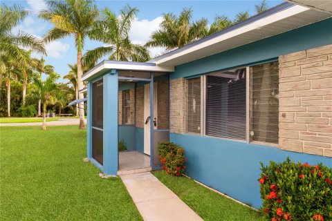 Villa ou maison à vendre à Fort Myers, Floride: 4 chambres, 184.32 m2 № 2350223 - photo 4