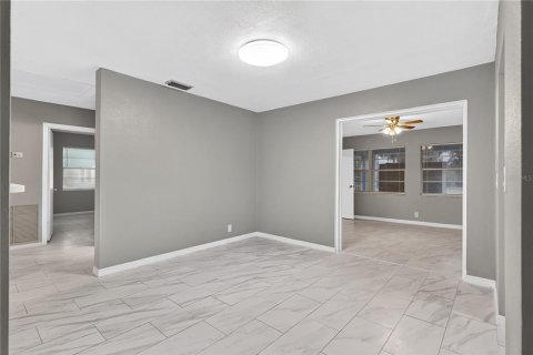 Villa ou maison à vendre à Fort Myers, Floride: 4 chambres, 184.32 m2 № 2350223 - photo 9