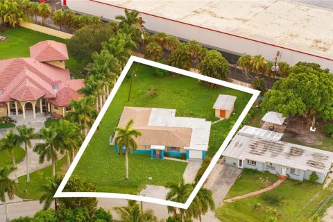 Villa ou maison à vendre à Fort Myers, Floride: 4 chambres, 184.32 m2 № 2350223 - photo 2