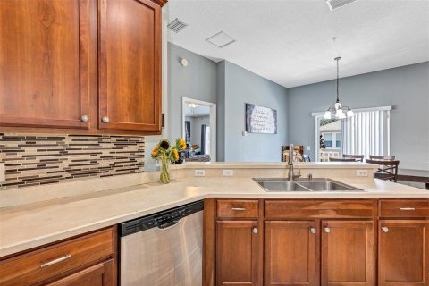 Condo in Orlando, Florida, 2 bedrooms  № 1918536 - photo 18