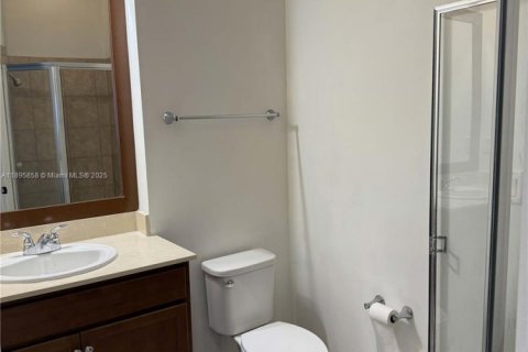 Casa en alquiler en Hialeah, Florida, 5 dormitorios, 226.31 m2 № 1947951 - foto 29