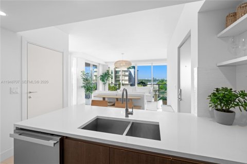 Снять в аренду кондоминиум в Бей-Харбор-Айлендс, Флорида 2 спальни, 111.67м2, № 2005065 - фото 11