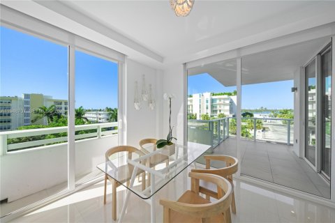 Снять в аренду кондоминиум в Бей-Харбор-Айлендс, Флорида 2 спальни, 111.67м2, № 2005065 - фото 13