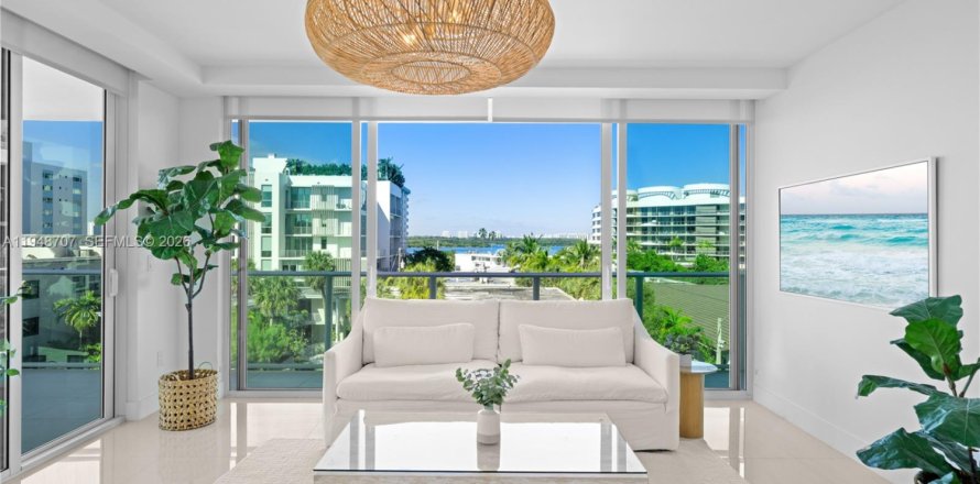 Кондоминиум с 2 спальнями в Бей-Харбор-Айлендс, Флорида № 2005065