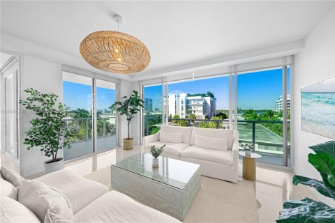 Снять в аренду кондоминиум в Бей-Харбор-Айлендс, Флорида 2 спальни, 111.67м2, № 2005065 - фото 2