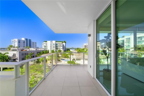 Снять в аренду кондоминиум в Бей-Харбор-Айлендс, Флорида 2 спальни, 111.67м2, № 2005065 - фото 27