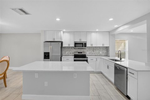 Townhouse in Riverview, Florida 3 bedrooms, 152.36 sq.m. № 2100821 - photo 13