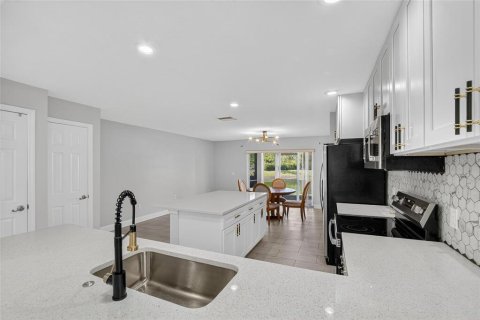 Townhouse in Riverview, Florida 3 bedrooms, 152.36 sq.m. № 2100821 - photo 12