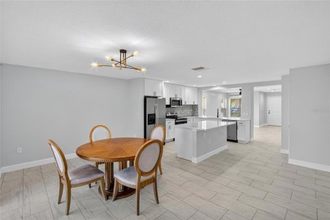 Townhouse in Riverview, Florida 3 bedrooms, 152.36 sq.m. № 2100821 - photo 15
