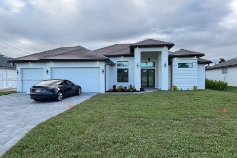 Casa en venta en Cape Coral, Florida, 4 dormitorios, 207.73 m2 № 1965798 - foto 1