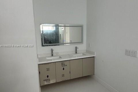 Casa en venta en Cape Coral, Florida, 4 dormitorios, 207.73 m2 № 1965798 - foto 8