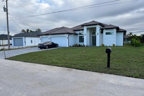 Casa en venta en Cape Coral, Florida, 4 dormitorios, 207.73 m2 № 1965798 - foto 2