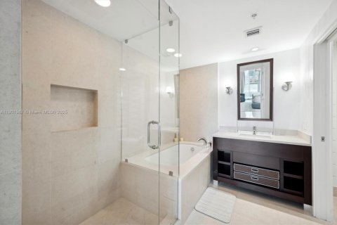 Condo in Miami Beach, Florida, 3 bedrooms  № 1965588 - photo 20