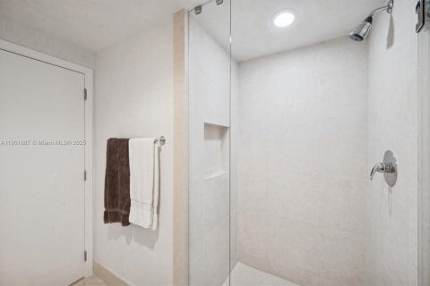 Condo in Miami Beach, Florida, 3 bedrooms  № 1965588 - photo 24