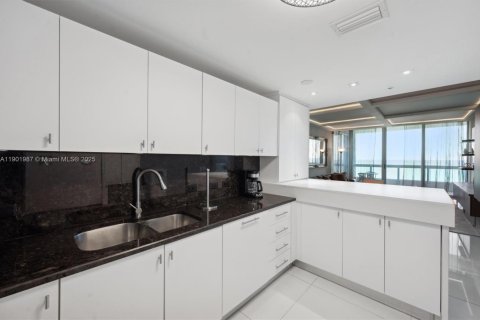 Condo in Miami Beach, Florida, 3 bedrooms  № 1965588 - photo 10