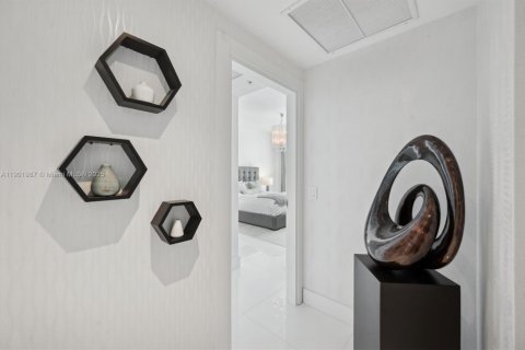 Condo in Miami Beach, Florida, 3 bedrooms  № 1965588 - photo 23