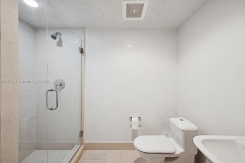 Condo in Miami Beach, Florida, 3 bedrooms  № 1965588 - photo 26