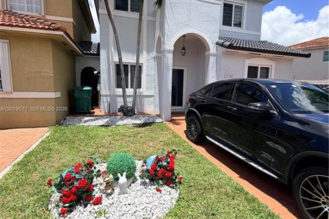 Casa en Miami, Florida 4 dormitorios, 170.94 m2 № 2085572
