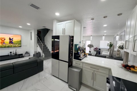 Villa ou maison à louer à Miami, Floride: 4 chambres, 170.94 m2 № 2085572 - photo 11
