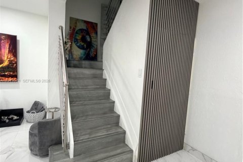 Villa ou maison à louer à Miami, Floride: 4 chambres, 170.94 m2 № 2085572 - photo 14