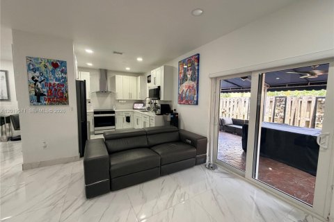 Villa ou maison à louer à Miami, Floride: 4 chambres, 170.94 m2 № 2085572 - photo 9