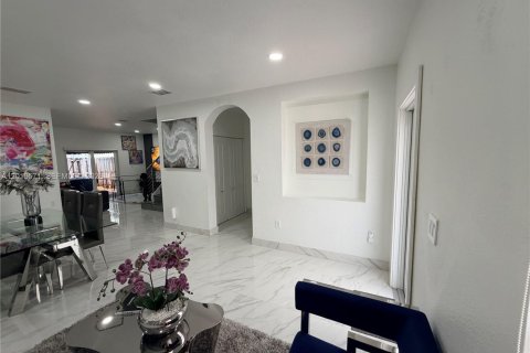 Villa ou maison à louer à Miami, Floride: 4 chambres, 170.94 m2 № 2085572 - photo 4