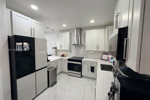 Villa ou maison à louer à Miami, Floride: 4 chambres, 170.94 m2 № 2085572 - photo 10
