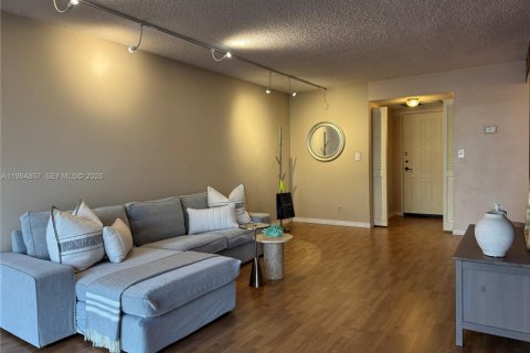Condominio en venta en Hallandale Beach, Florida, 2 dormitorios, 99.87 m2 № 2062944 - foto 9