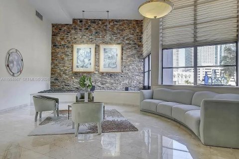 Condominio en Hallandale Beach, Florida, 2 dormitorios  № 2062944
