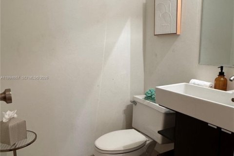 Condominio en venta en Hallandale Beach, Florida, 2 dormitorios, 99.87 m2 № 2062944 - foto 15