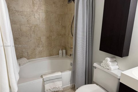 Condominio en venta en Hallandale Beach, Florida, 2 dormitorios, 99.87 m2 № 2062944 - foto 12